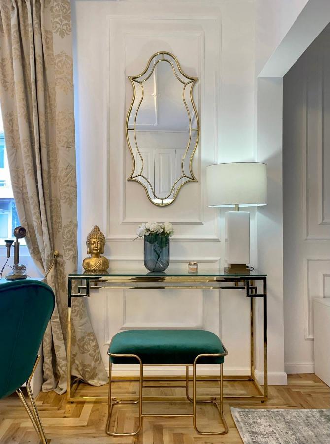 Center Luxury